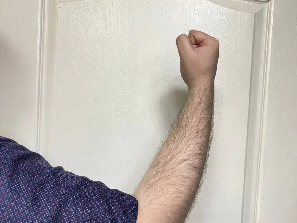 Проник в гостиницу и устроил шоковый подъем ее постояльцам молодой гость в Биробиджане