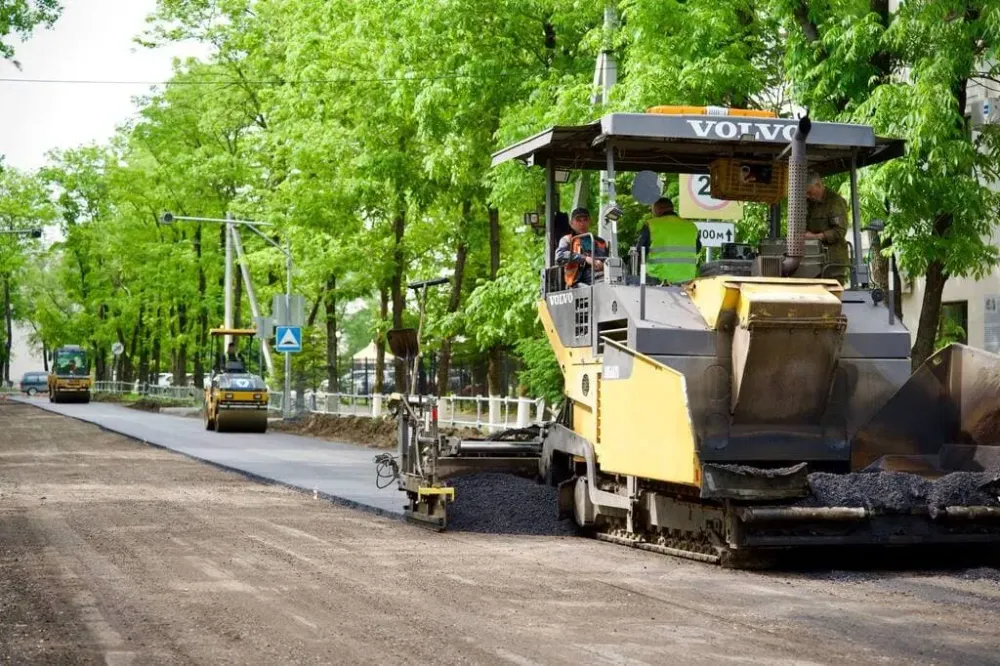 Возле биробиджанского собора положили новый асфальт