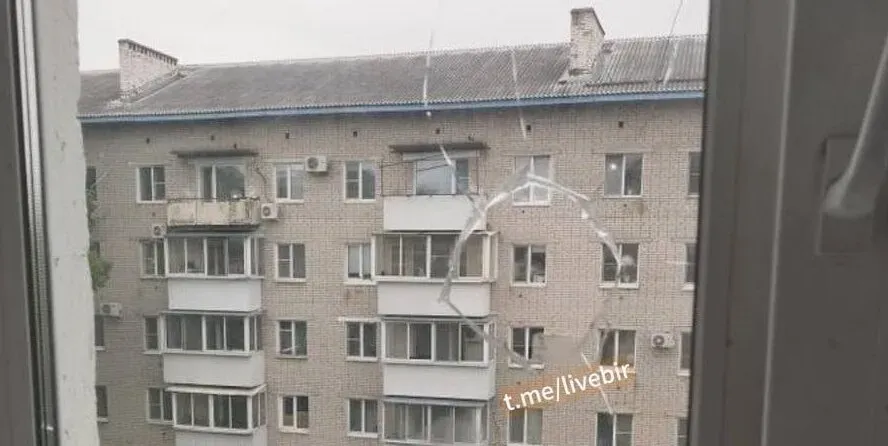 Неизвестные ночью кидались камнями в многоквартирный дом в Биробиджане