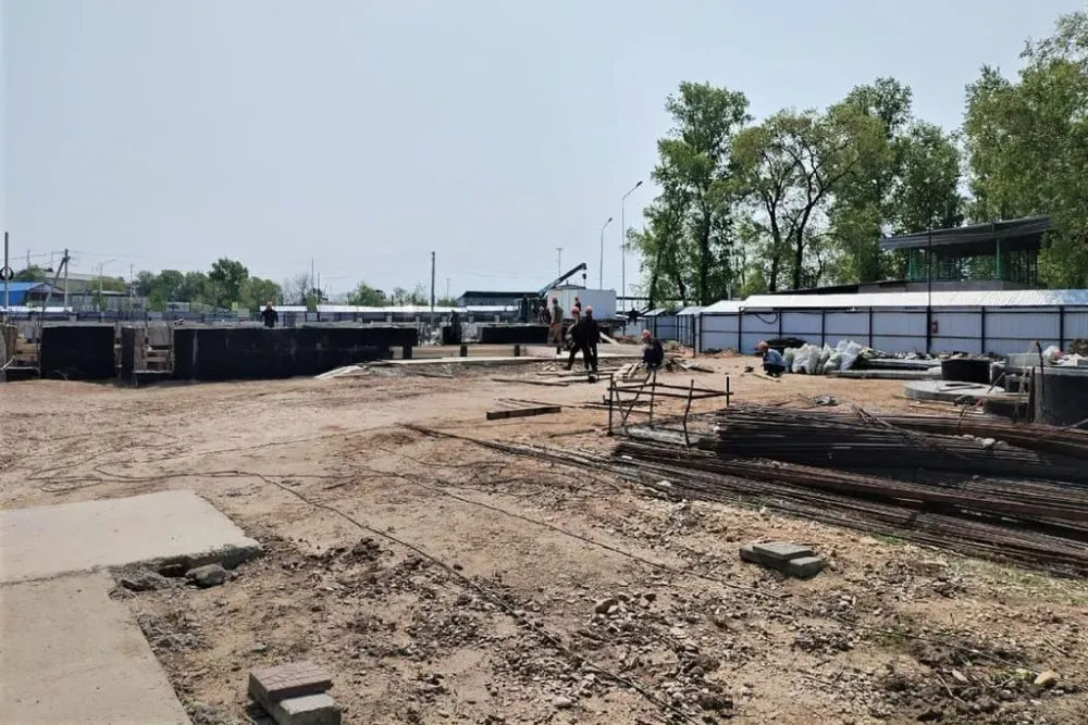 Пять спортзалов и два стадиона отремонтируют в 2024 году в Биробиджане