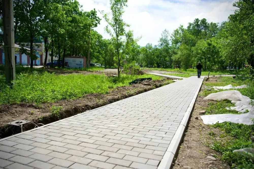Новую брусчатку положили на общественном пространстве в Биробиджане