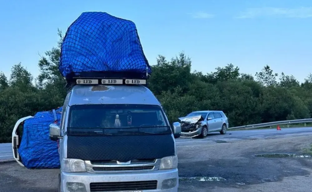 Не рассчитал и врезался в полуприцеп водитель на трассе в ЕАО