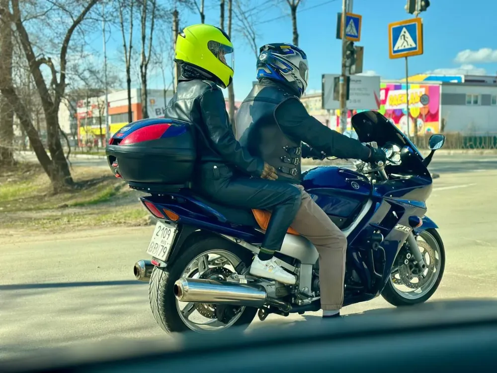 Бесправные подростки-мотоциклисты столкнулись и получили травмы на трассе в ЕАО