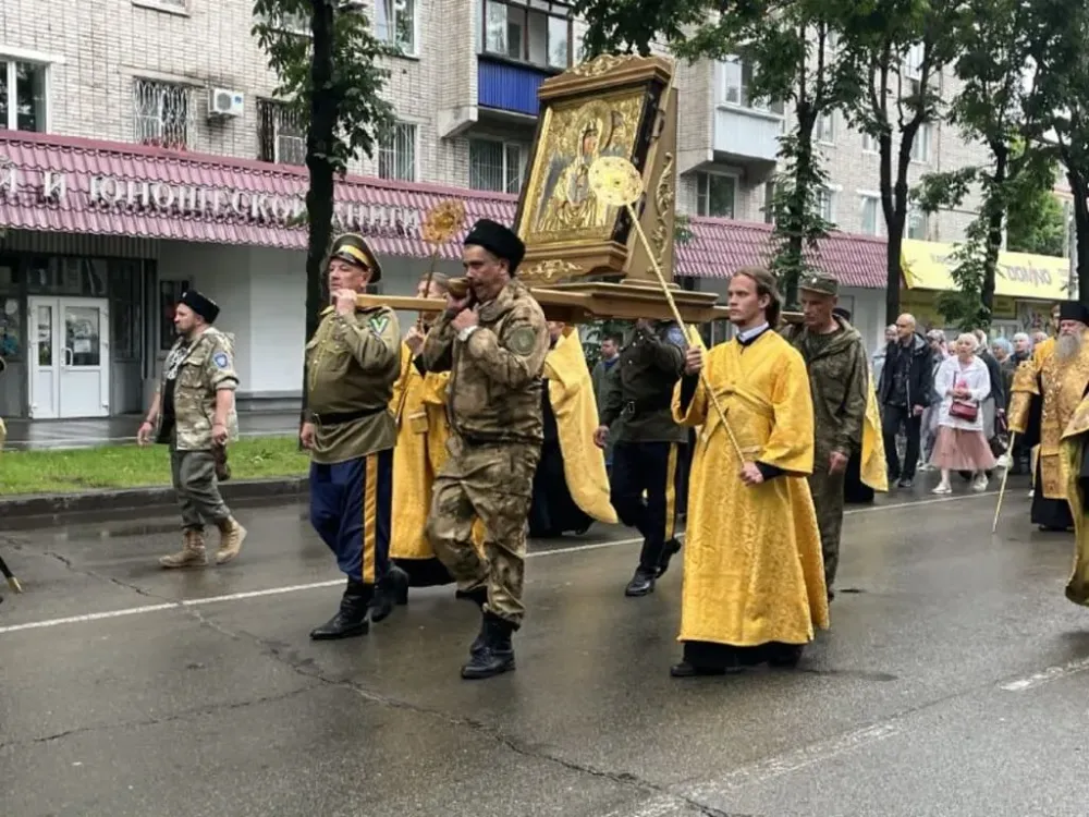 Крестный ход с иконой Богоматери прошёл в Биробиджане