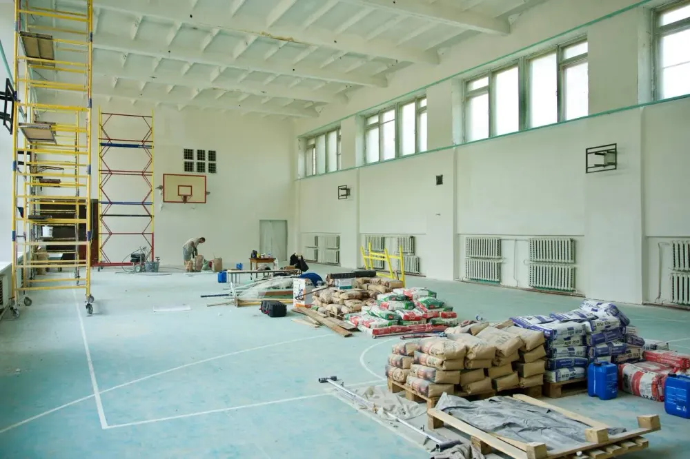 В пяти школьных спортзалах  Биробиджана продолжается ремонт