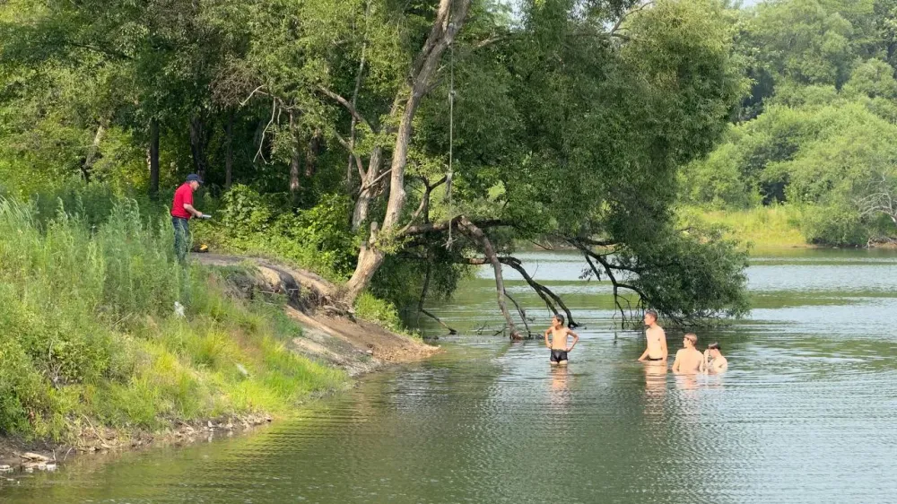 Подростков на карьерах, где в прошлом году погибали дети, поймали в Биробиджане