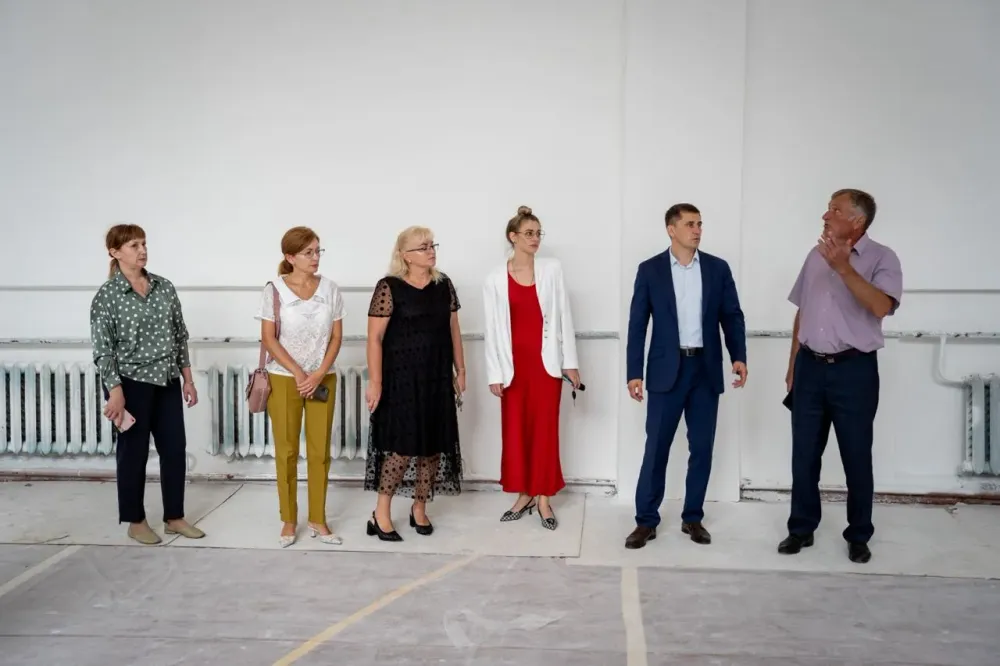 Продолжают обновлять школьные спортзалы Биробиджана