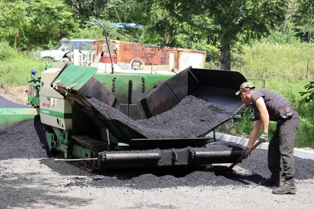 Обновляют дворовое пространство в Облучье