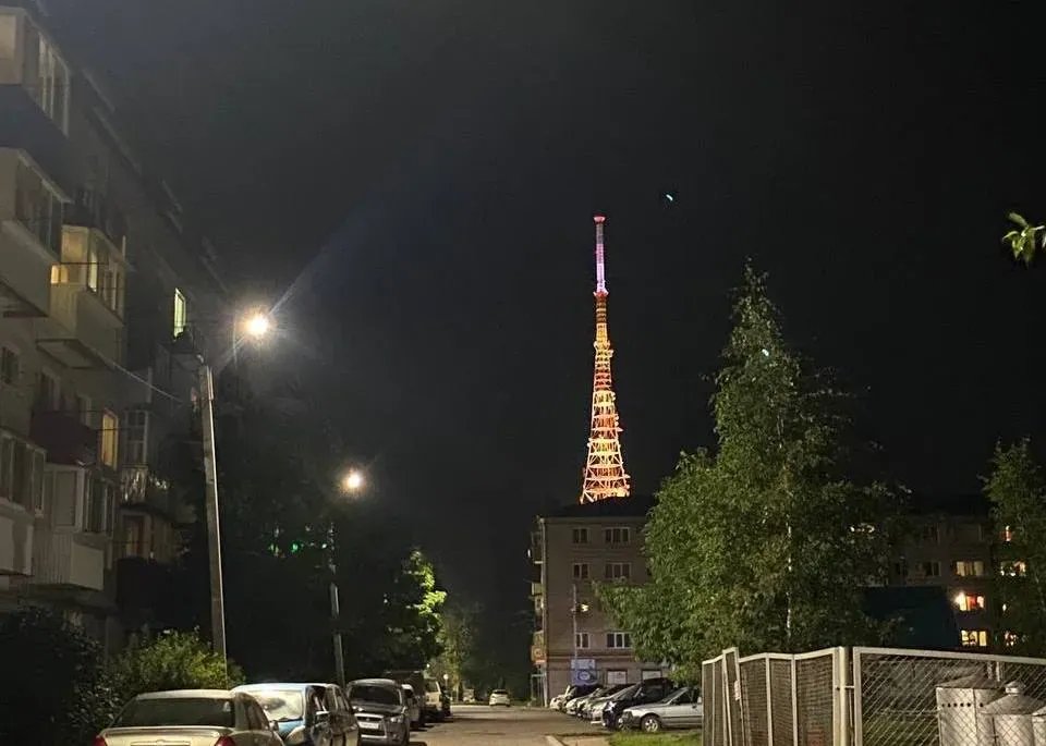 Цветами триколора заиграет биробиджанская телевышка в День флага России