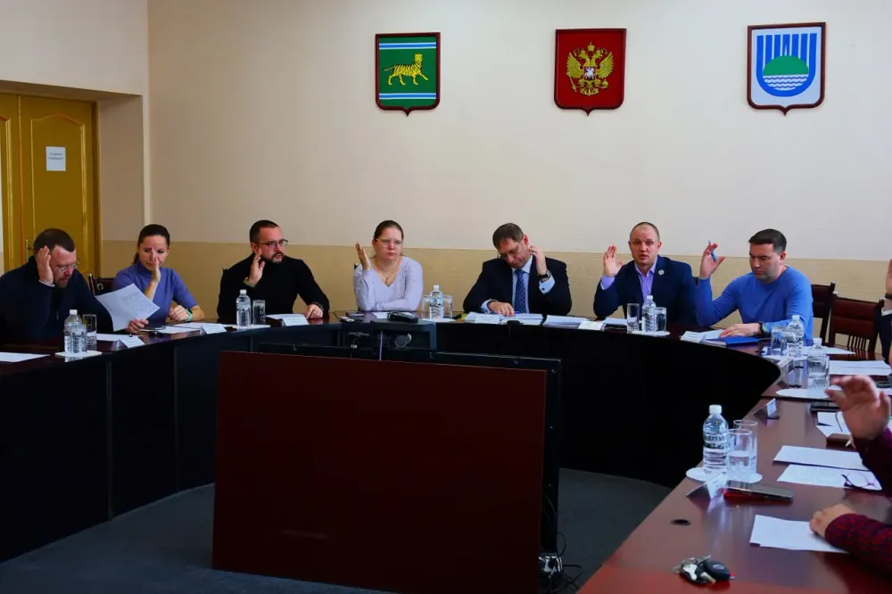 Вопросы жилья и дорожного фонда обсудили депутаты Биробиджана