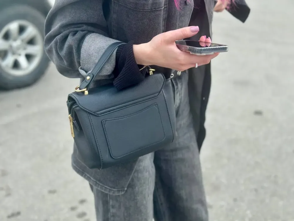 Биробиджанка похитила сумку с деньгами из туалетной комнаты супермаркета