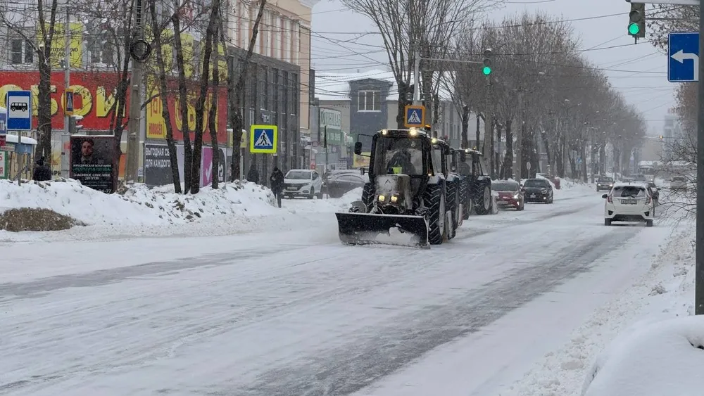 Подсыпать дороги начнут только после прекращения снегопада - мэр Биробиджана