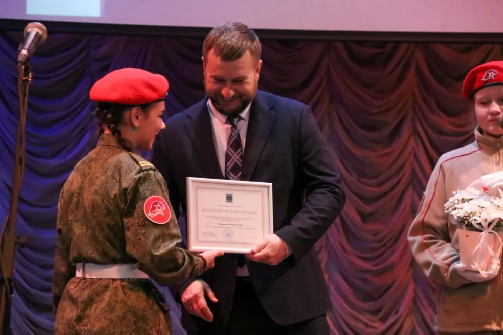 Активистам-девочкам «Юнармии» вручили награды правительства ЕАО