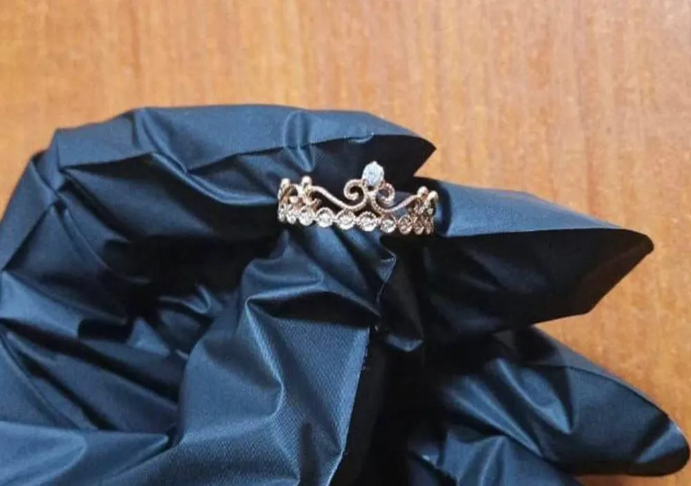 Схватил золотые украшения и сбежал из ювелирного магазина покупатель в Биробиджане