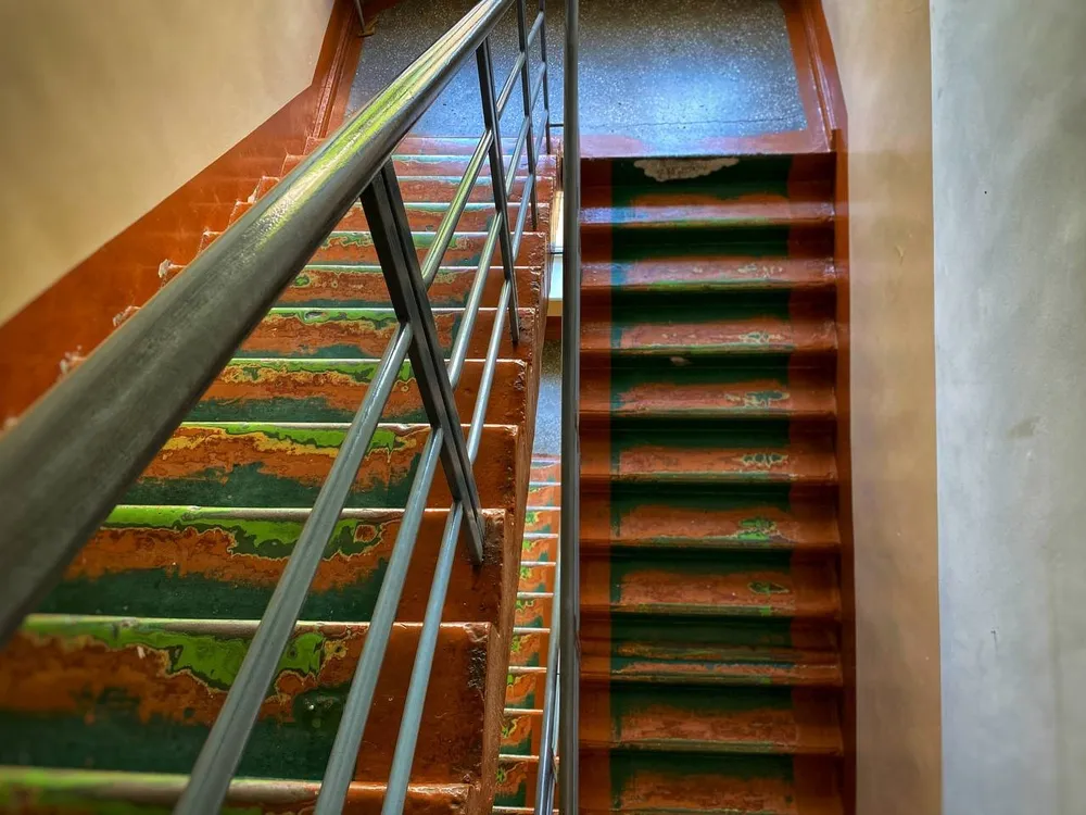 Труп 8-летней девочки нашли в подъезде жилого дома в Хабаровске