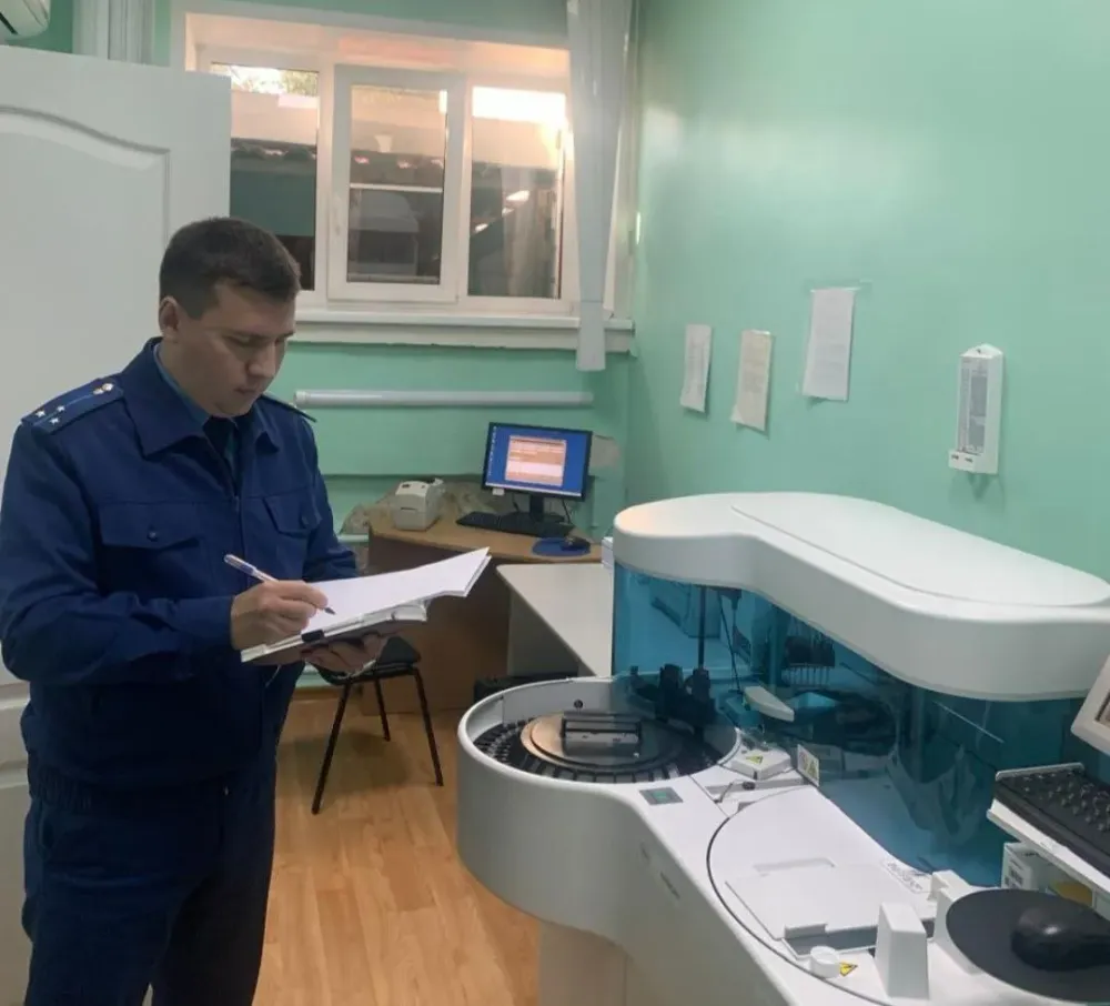 Приобрести холодильник для хранения крови пациентов обязал областную больницу суд в ЕАО