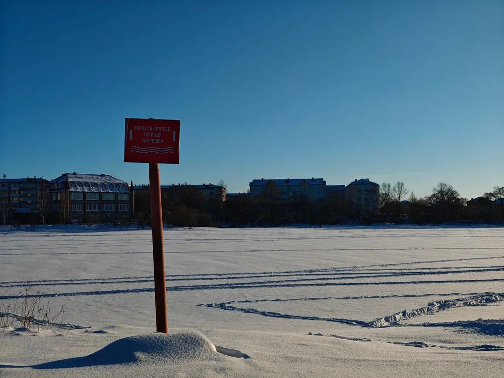 О тонком льде предупреждают жителей власти в ЕАО