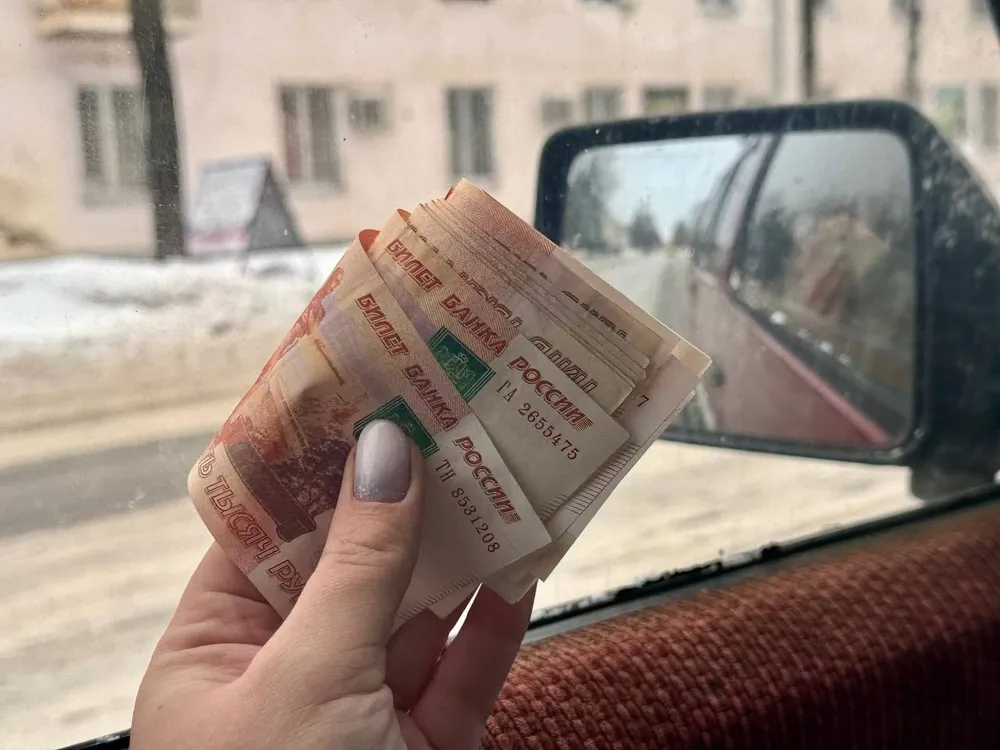 Биробиджанец попался на ключик мошенников: продал машину и набрал кредитов