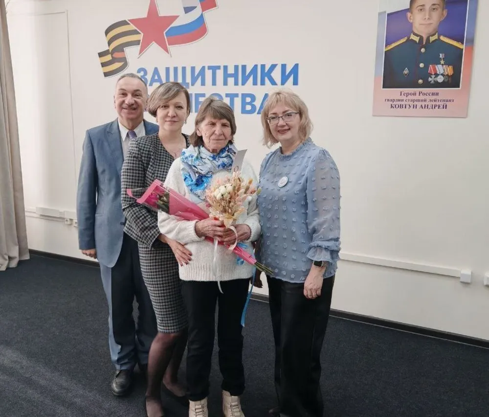 Медаль «Дочерям Отчизны» вручили маме четырех участников СВО в Биробиджане