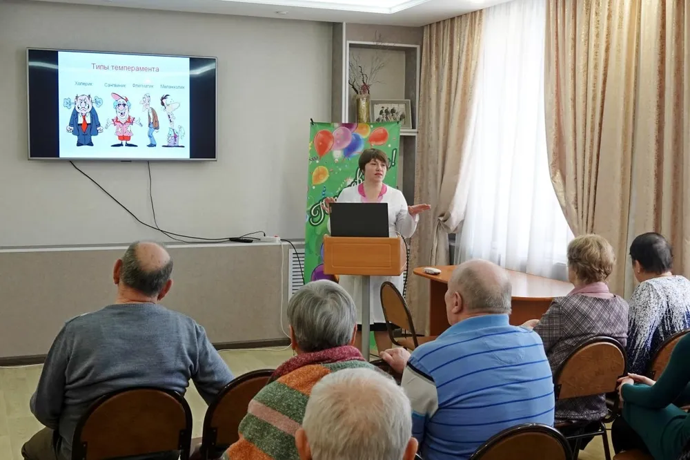 Скандинавская ходьба, шахматы и религиоведение: Школа долголетия открылась в ЕАО