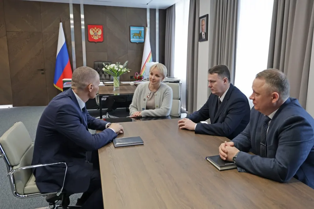 Новые руководители появились сразу у трех департаментов правительства ЕАО