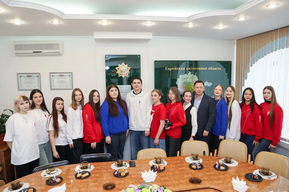 Неформальную встречу провел с молодежью спикер парламента ЕАО Роман Бойко