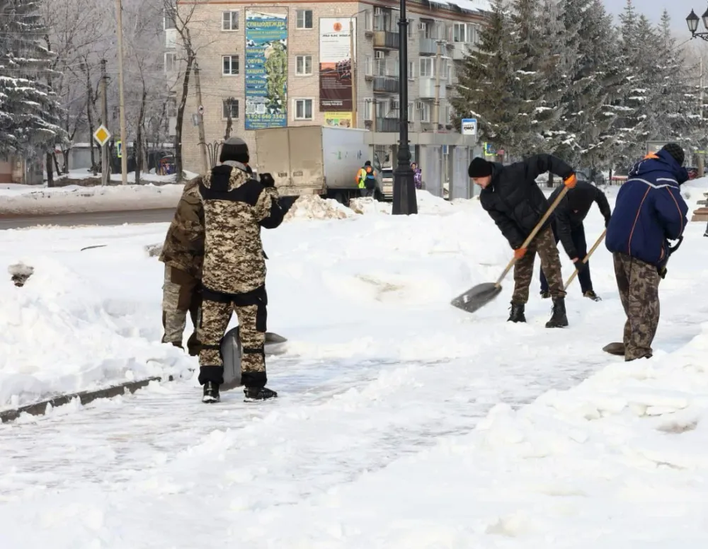 На подсыпку тротуаров выйдут сегодня коммунальщики Биробиджана