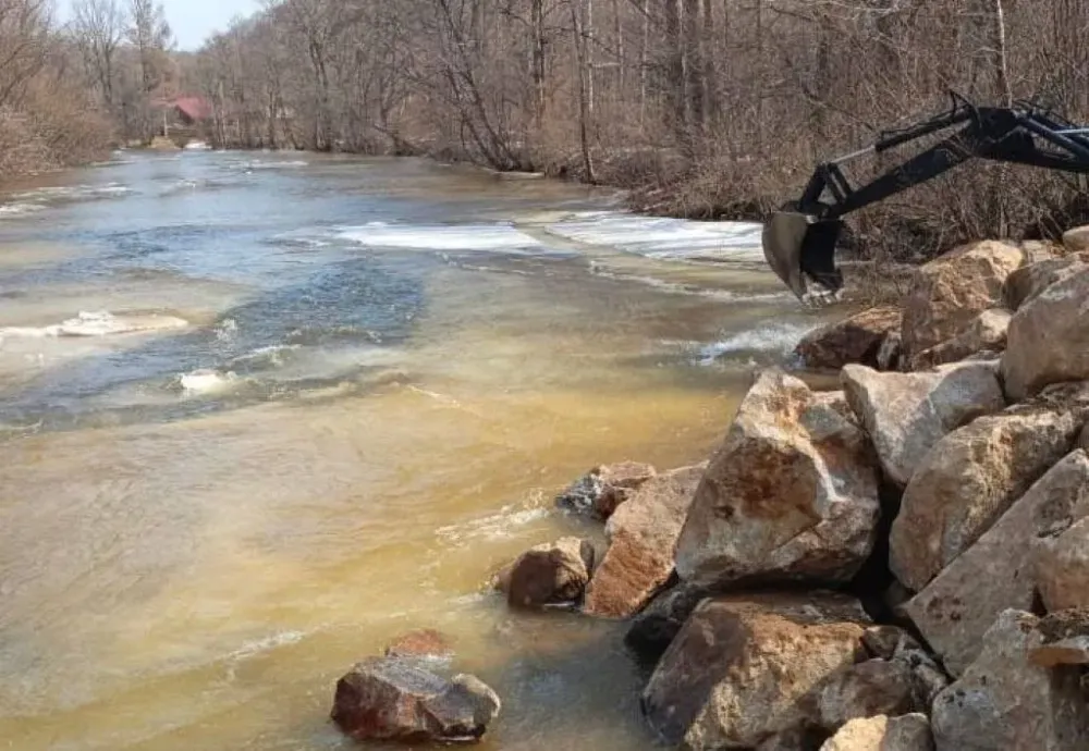 Река Бира вышла из берегов и начала топить дороги в ЕАО