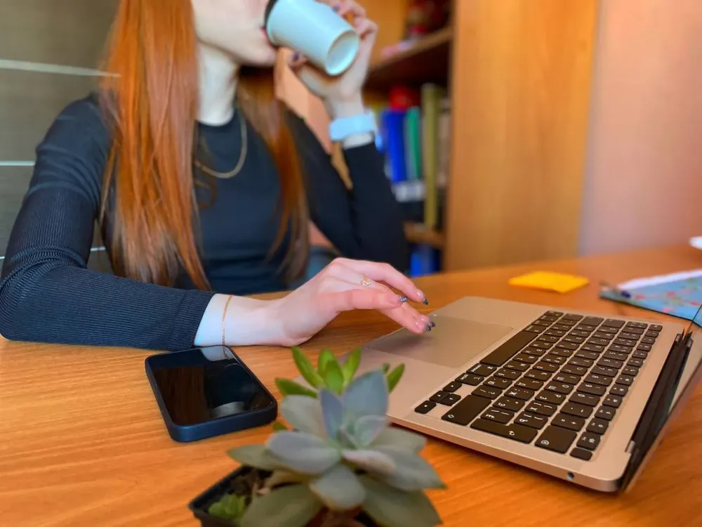 В Госдуме предложили сократить рабочий день женщин на час для улучшения семейной жизни