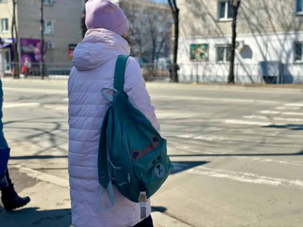 Набрали полные рюкзаки продуктов и проскользнули мимо кассы два подростка в Биробиджане