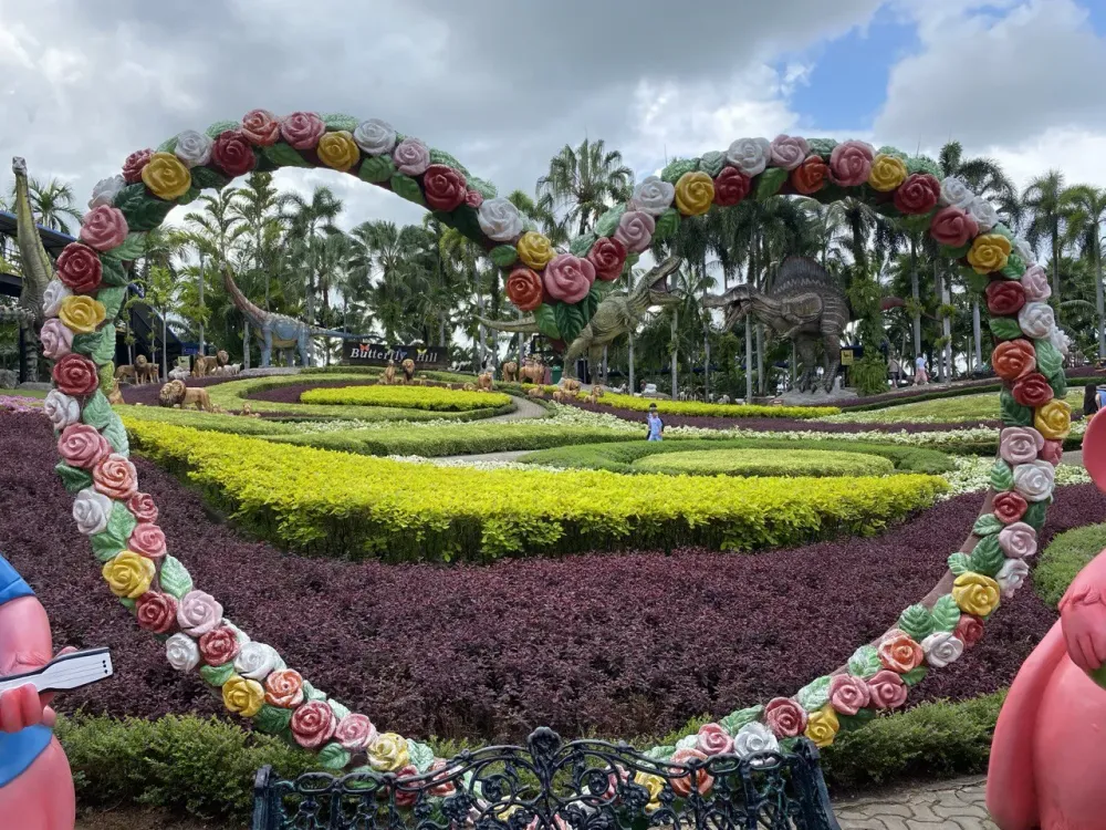 Гороскоп на 15 апреля: Овнам придется следить за собой, а Рыбам находиться среди людей