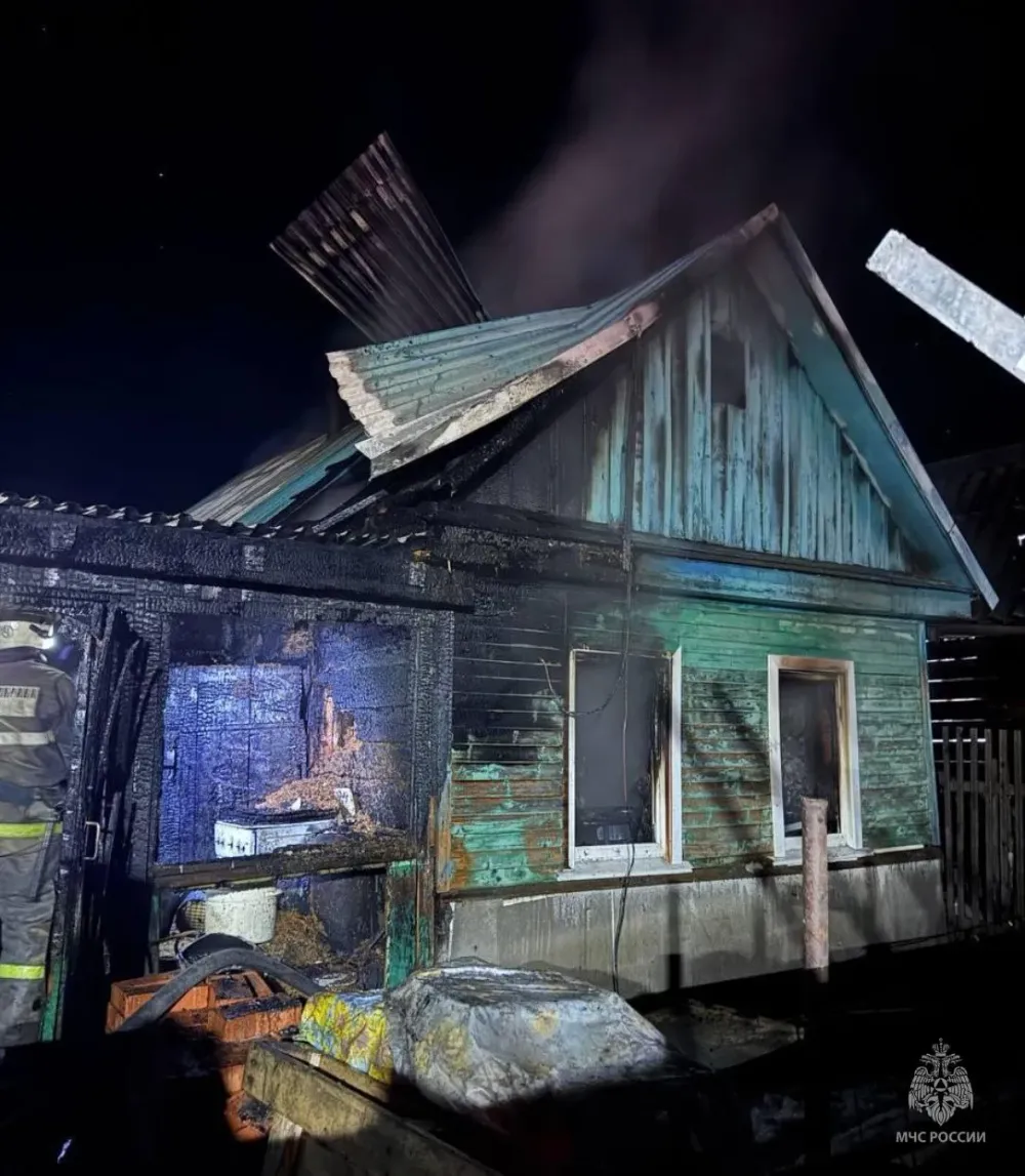 Спасать через окно пришлось пенсионерку в ЕАО из-за пожара