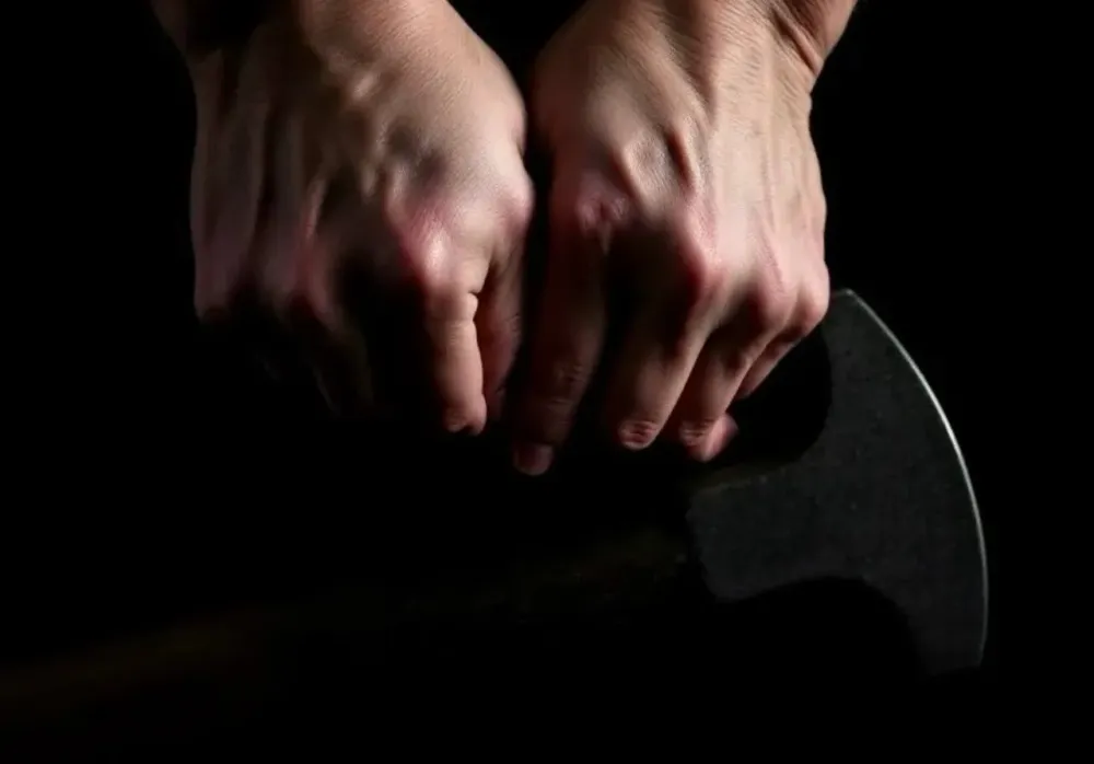 Нанюхался и обезумил: кувалдой проломил голову коллеги рабочий в Хабаровске