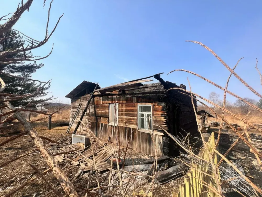 В заброшенном доме разгорелся пожар в ЕАО