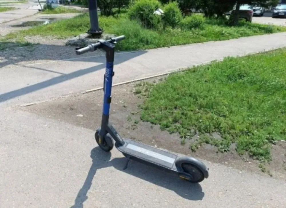 Электросамокатчик снес ребенка в парке Биробиджана
