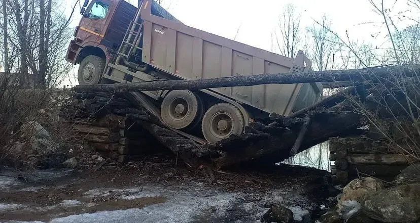 Мост обрушился в с. Двуречье ЕАО