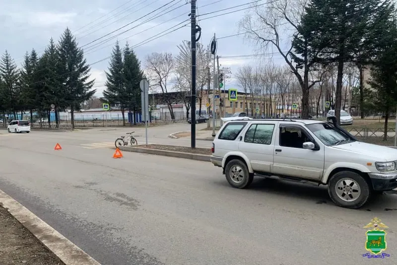 Ребенка на велосипеде сбили на зебре в Биробиджане