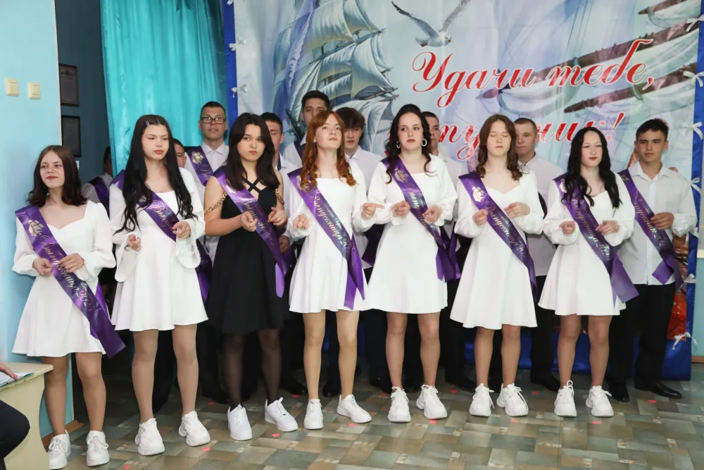 Последний звонок прозвенел для выпускников коррекционной школы-интерната в селе Ленинском