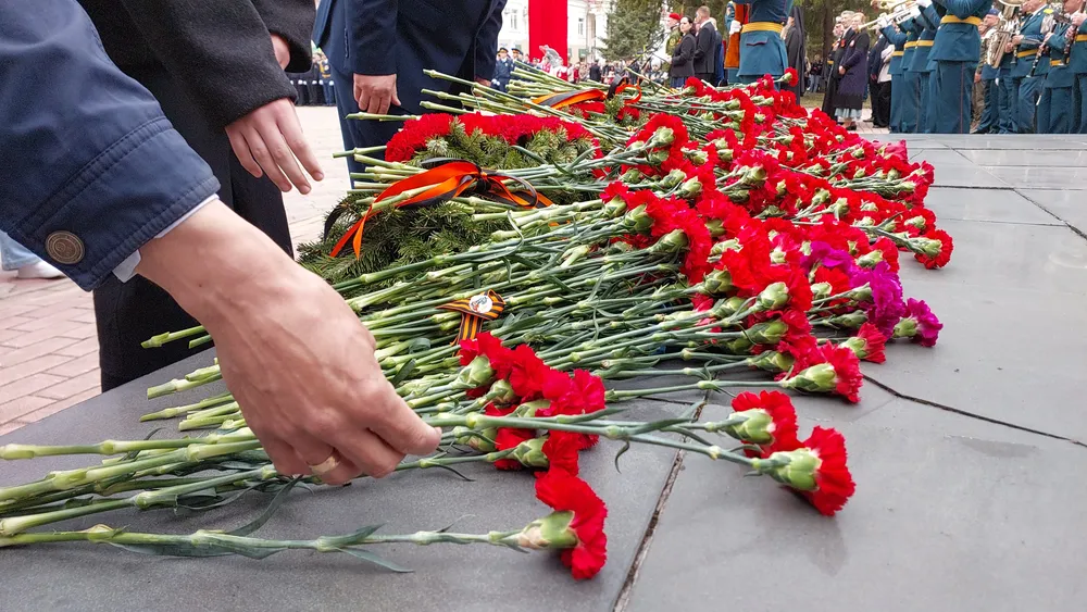 Торжественный митинг и возложение цветов в честь Дня Победы прошёл в Биробиджана