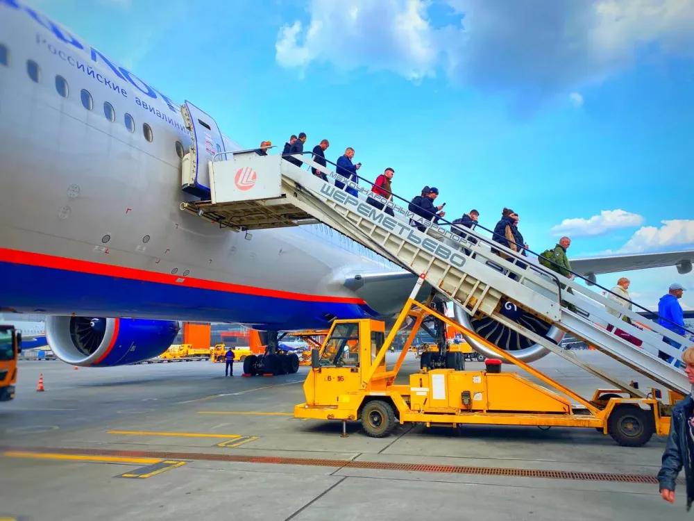 Авиакомпании информируют о возможных отменах рейсов из-за ограничений в аэропортах РФ