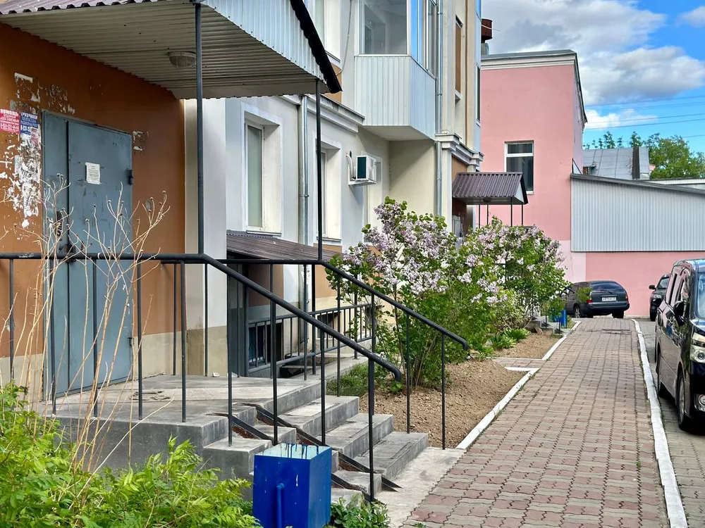 Суд постановил выселить незаконно проживающего в муниципальной квартире биробиджанца