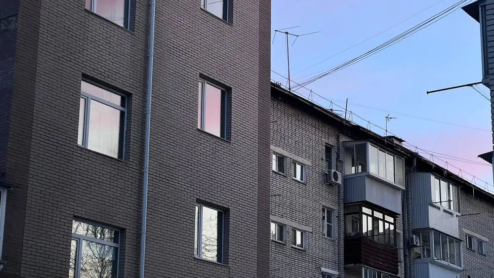 Выпрыгнула с четвертого этажа, спасаясь от своего сожителя, жительница Биробиджана