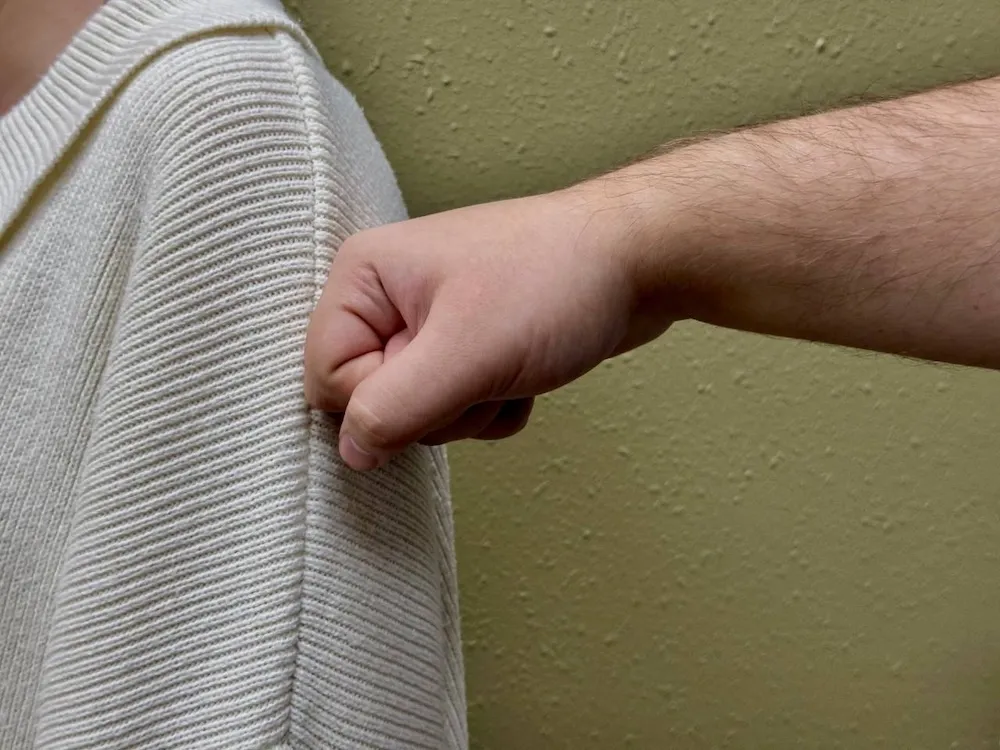 Около 50 ударов нанес своей девушке мужчина в Биробиджане