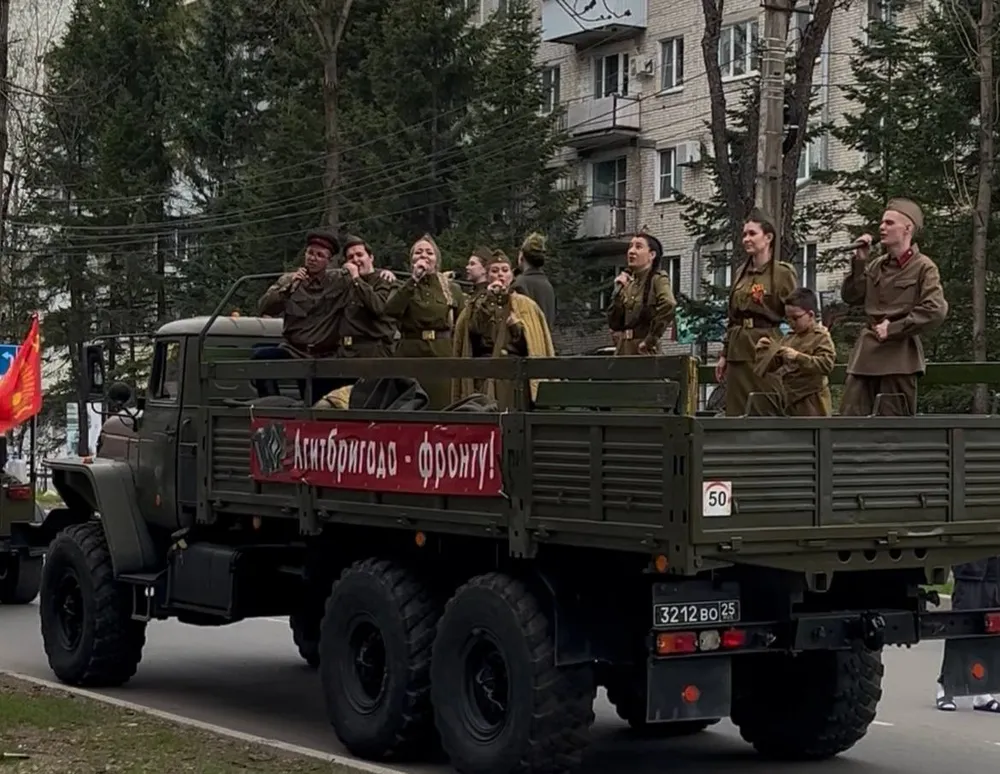 Почтили ветеранов и станцевали «Вальс Победы» в Биробиджане