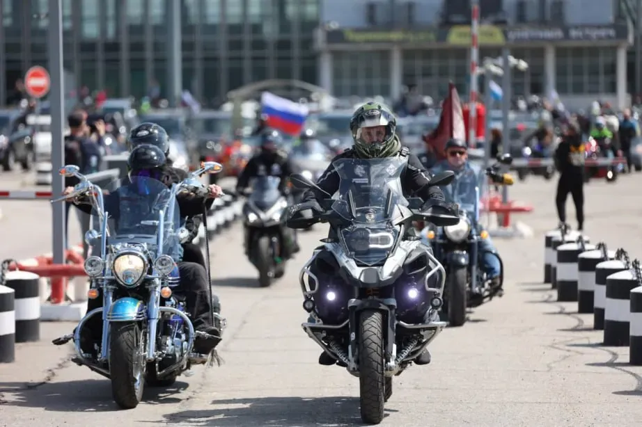 Мотосезон открыли байкеры в Хабаровске: ФОТОРЕПОРТАЖ