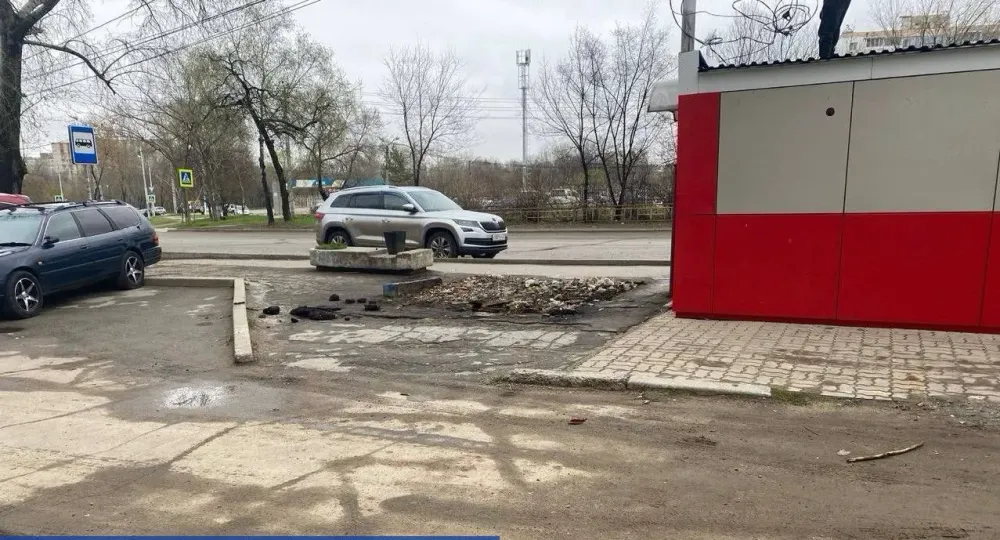 Нелегальный киоск снесли в Хабаровске