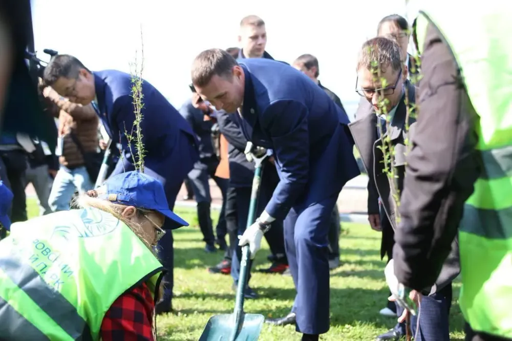 В Хабаровске высадили «Аллею дружбы» к 30-летию побратимских связей с Китаем