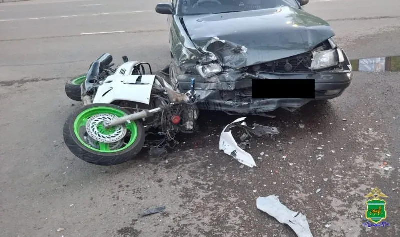 Не уступил дорогу мотоциклисту водитель авто в Биробиджане