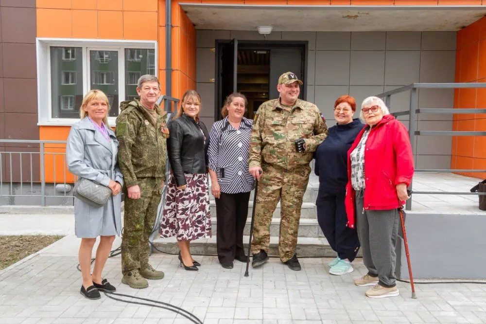 Еще одному ветерану СВО вручили ключи от квартиры в Хабаровске