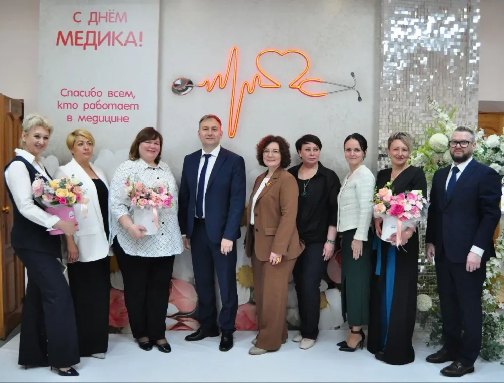 Медиков ЕАО наградили в честь Дня медицинского работника